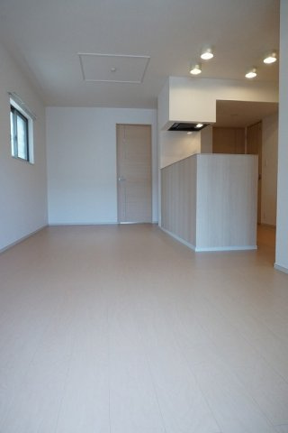 クラール名東イースト　Ｂの居間・リビング|こちらのリビングで趣味の時間をお楽しみください