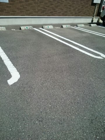 クラール名東イースト　Ｂの駐車場|駐車スペースもあります