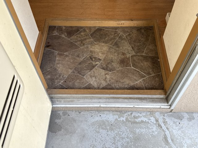 第二野里ハイツの玄関