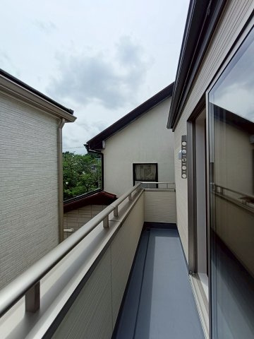 八潮市　伊草1丁目　新築戸建　　全1棟のバルコニー|開放的で明るい空間を演出してくれるバルコニーです