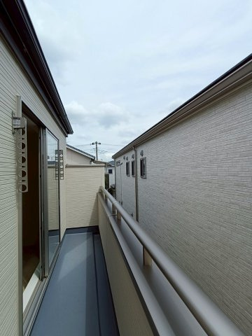 八潮市　伊草1丁目　新築戸建　　全1棟のバルコニー|お洗濯にも便利なバルコニー