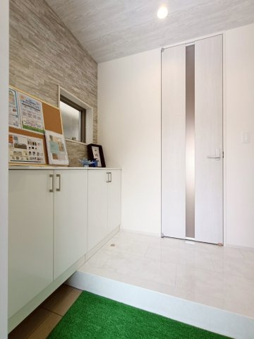 八潮市　伊草1丁目　新築戸建　　全1棟の玄関|毎日通る玄関はこちらです