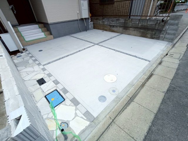 八潮市　伊草1丁目　新築戸建　　全1棟の駐車場|駐車場に車を止められます