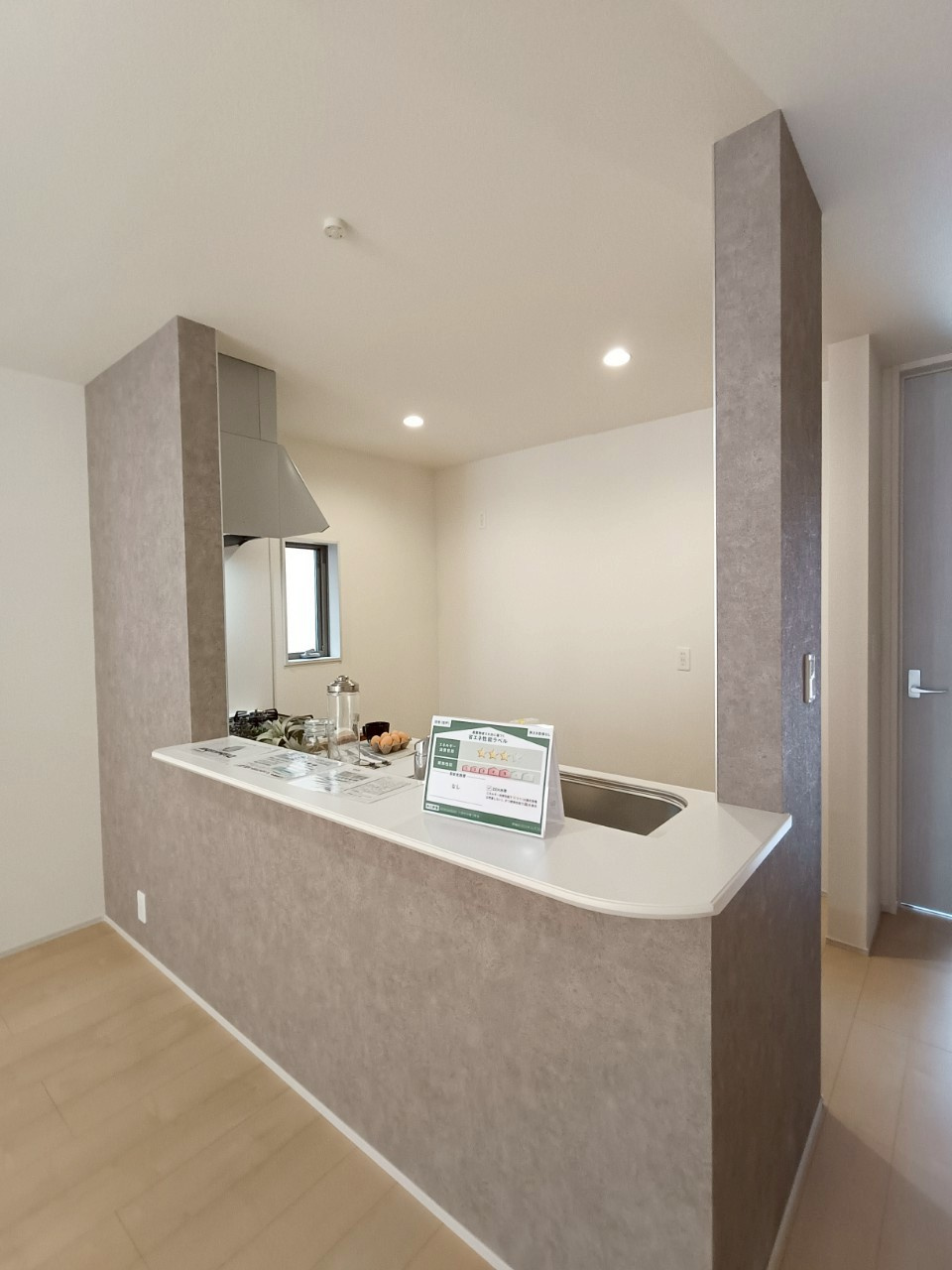 八潮市　伊草1丁目　新築戸建　　全1棟のキッチン|コンパクトなキッチンで掃除もラクラク