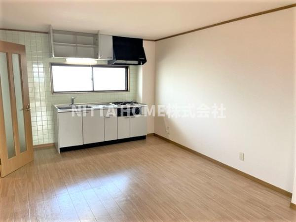 ＲＩＧＨＴ８１の居間・リビング|明るいリビングです◎