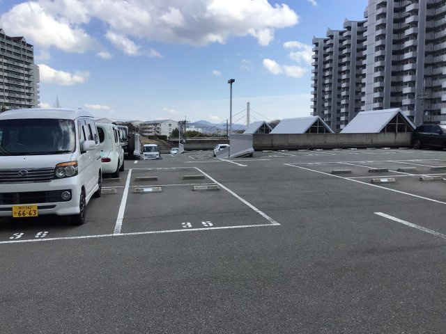 サンディパークスⅠ番館の駐車場