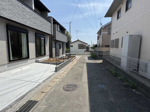 松戸市八ケ崎１丁目新築戸建（八ヶ崎１丁目Ⅲ）の前面道路含む現地写真|南側前面道路