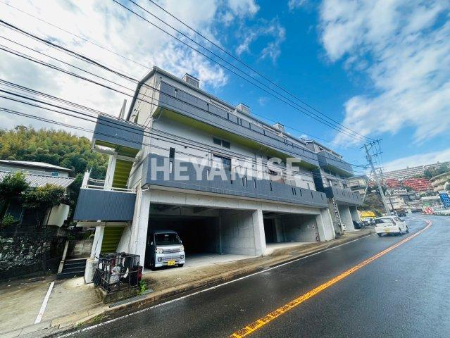 MODERN西山の外観