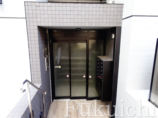 タスキsmart都立大学のエントランス