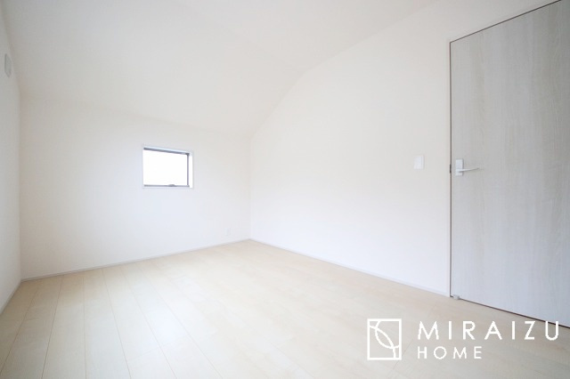 【子供部屋】 | 暮らしやすさを考えたプランで快適な現地ロケーションを実現。安らぎに満たされる、ゆとりのある日々を過ごせます♪