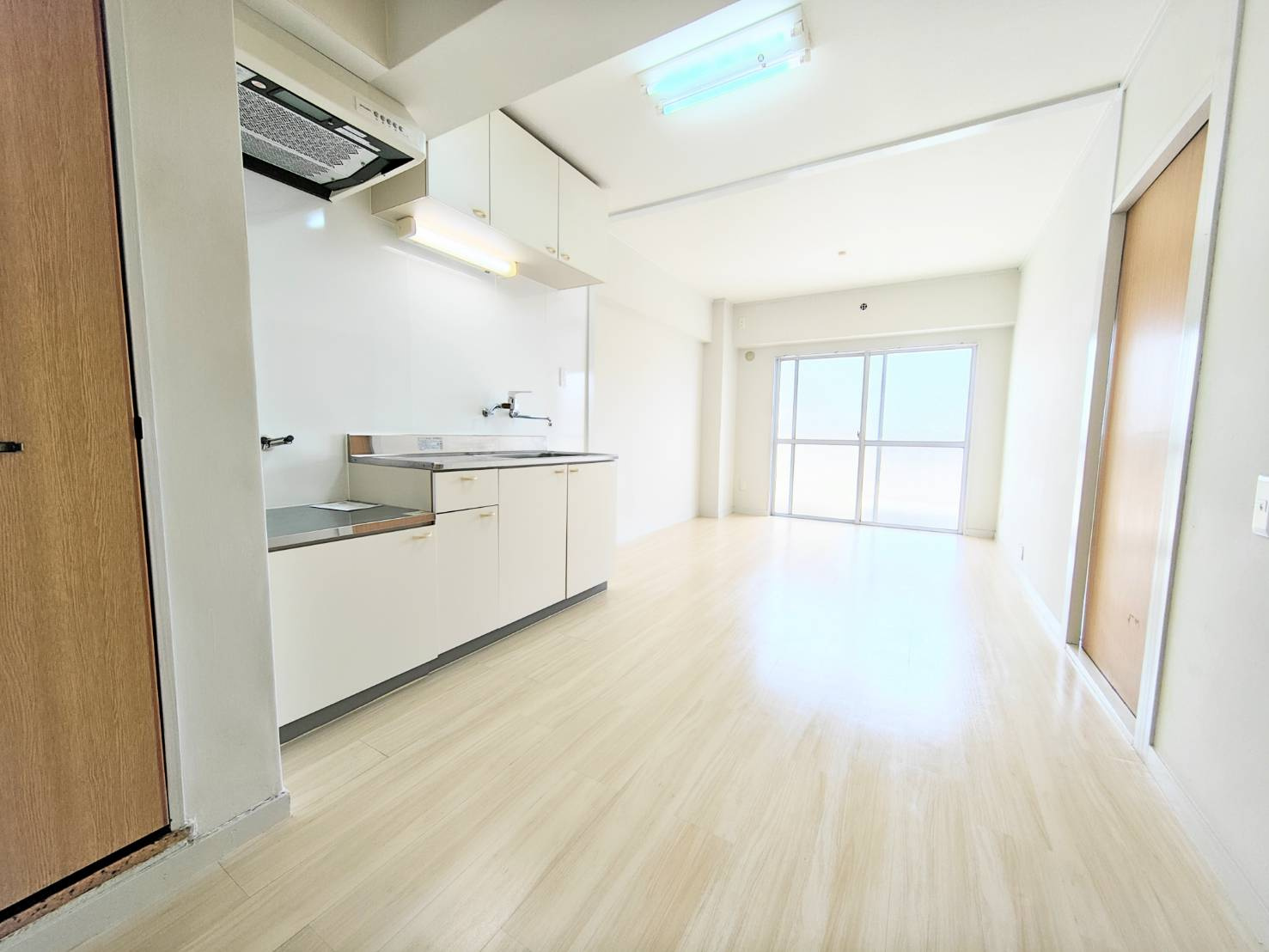 清風マンションの居間・リビング|こちらのリビングで趣味の時間をお楽しみください