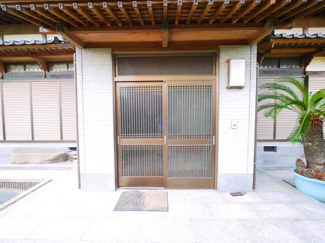 【玄関】 | 山武郡横芝光町北清水　和風平家 | 平成16年6月築 2LDK和風平家スーパータイヨービックハウス徒歩約10分建物未登記 前面水道管あり