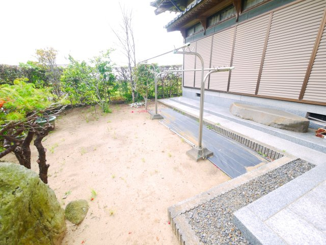山武郡横芝光町北清水　和風平家の庭|平成16年6月築 2LDK和風平家スーパータイヨービックハウス徒歩約10分建物未登記 前面水道管あり