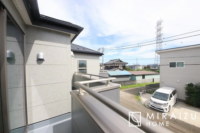 【バルコニー】 | 平日・休日問わず、いつでもご見学が出来ます♪☆実際に見て、触れて感じる安心のお住まい探しを体験して下さい♪☆物件情報だけでなく、地域の特色などなどエリア情報もお伝え出来たら嬉しいです♪