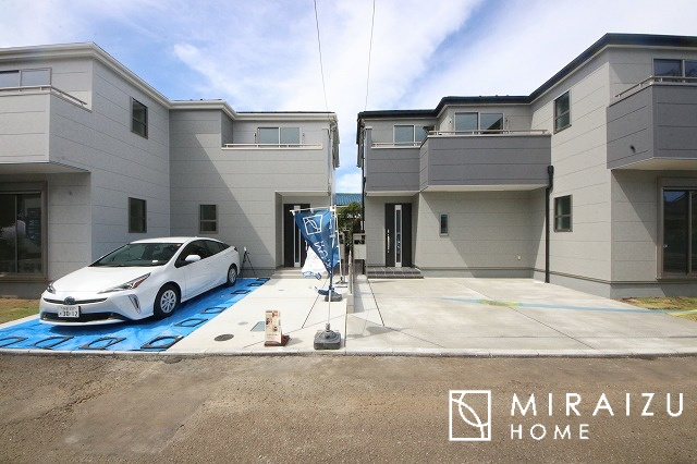 【前面道路含む現地写真】 | 暮らしやすさを考えたプランで快適な現地ロケーションを実現。安らぎに満たされる、ゆとりのある日々を過ごせます♪