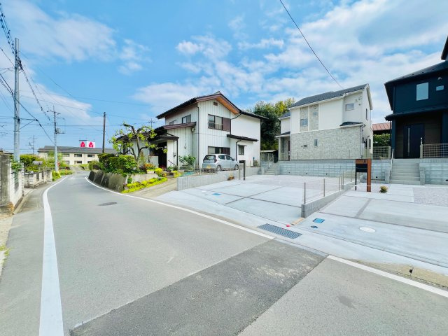 安中市安中の前面道路含む現地写真|車の通りも少なく駐車も楽々♪
