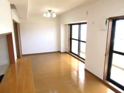 【居間・リビング】 | ラフィーネ国母5階 | リビングです