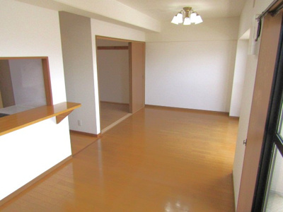 【居間・リビング】 | ラフィーネ国母5階 | ゆったりとした居間です