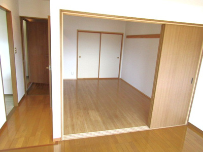 【洋室】 | ラフィーネ国母5階 | 明るい洋室です