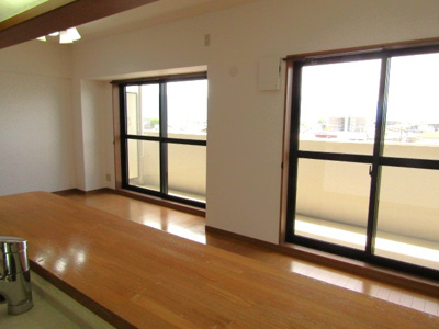 【居間・リビング】 | ラフィーネ国母5階 | リビングです