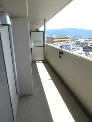 【バルコニー】 | ラフィーネ国母5階 | 暖かな日差しのふりそそぐバルコニー