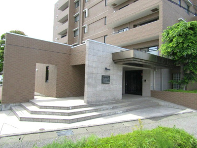 【エントランス】 | ラフィーネ国母5階 | 落ち着いたエントランスです