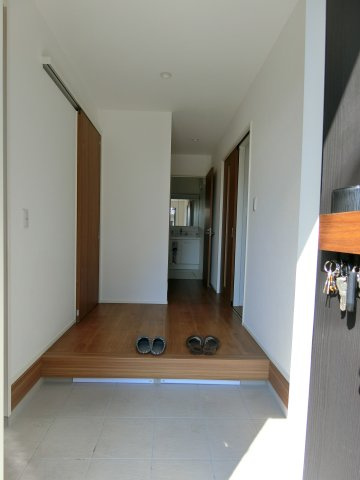 上後藤3丁目戸建（築浅オール電化太陽光付き）の玄関