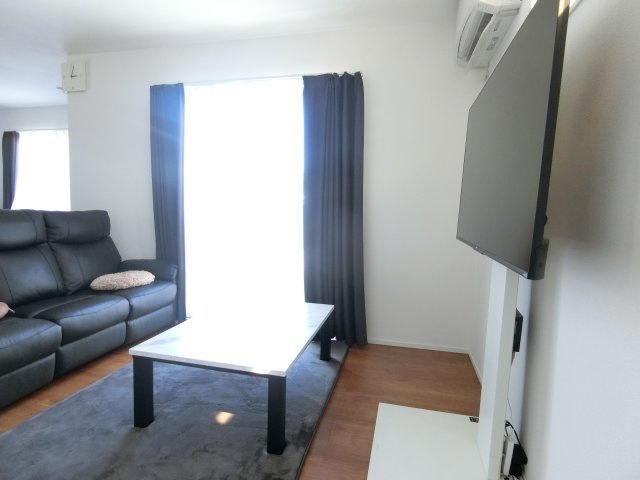 上後藤3丁目戸建（築浅オール電化太陽光付き）の居間・リビング