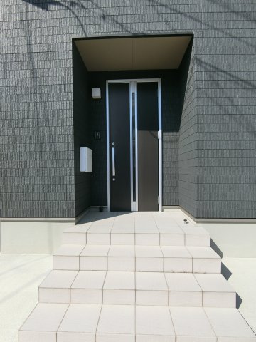 上後藤3丁目戸建（築浅オール電化太陽光付き）の玄関