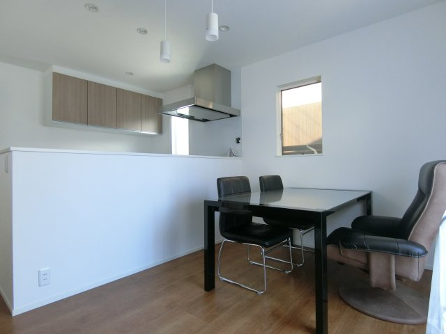 上後藤3丁目戸建（築浅オール電化太陽光付き）の居間・リビング