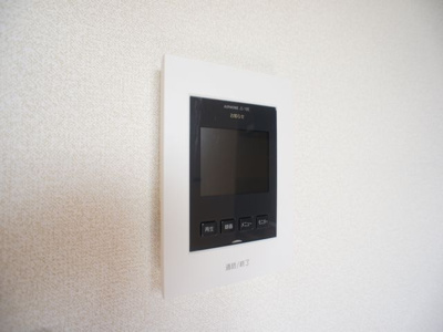 【セキュリティ】 | アマービリスＢ | 訪問者の確認ができるTVドアホン付きです♪