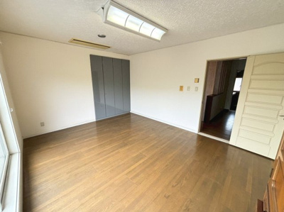 【子供部屋】 | 槇塚台３丁　中古一戸建 | 【洋室】２面採光のお部屋もあります！明るい住まいに気持ちも明るくなりますね♪爽やかな風を感じて起きる朝は、快適生活の始まりに！