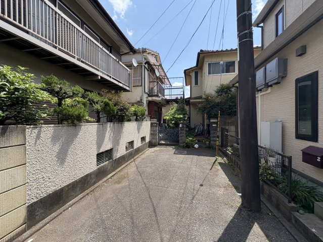 武蔵野市西久保三丁目・土地の前面道路含む現地写真