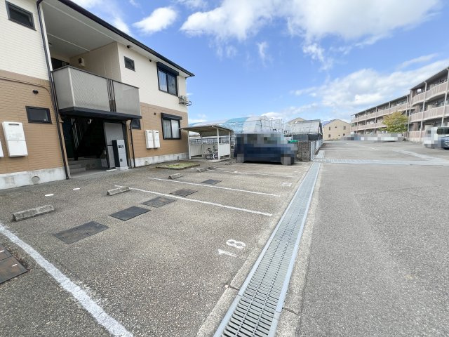 シャンポール Ⅱの駐車場