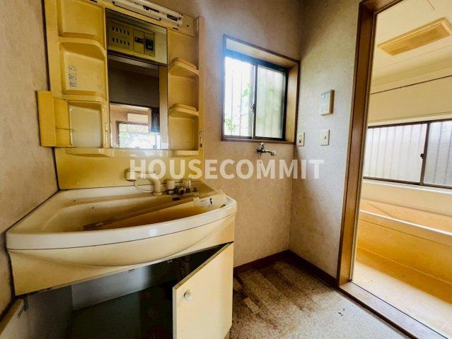 山田台　中古戸建の独立洗面台