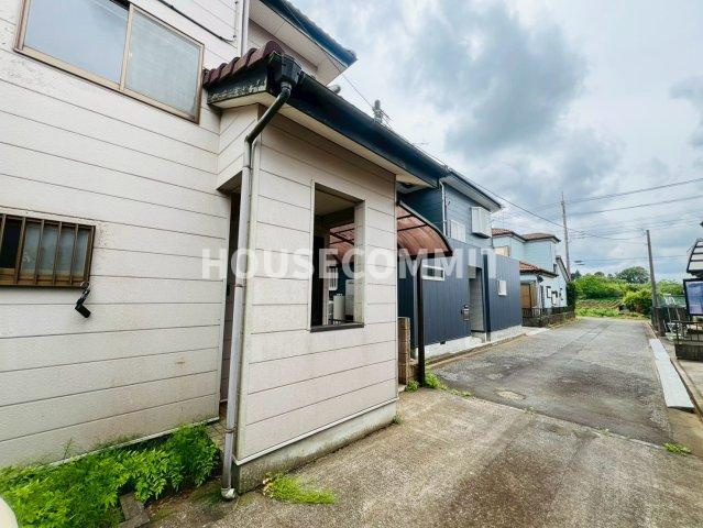 山田台　中古戸建の前面道路含む現地写真