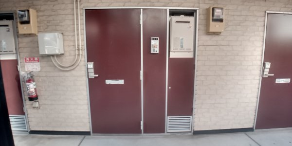 レオパレス木屋瀬の玄関