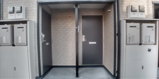 レオパレスヌーボフカサカⅢの玄関