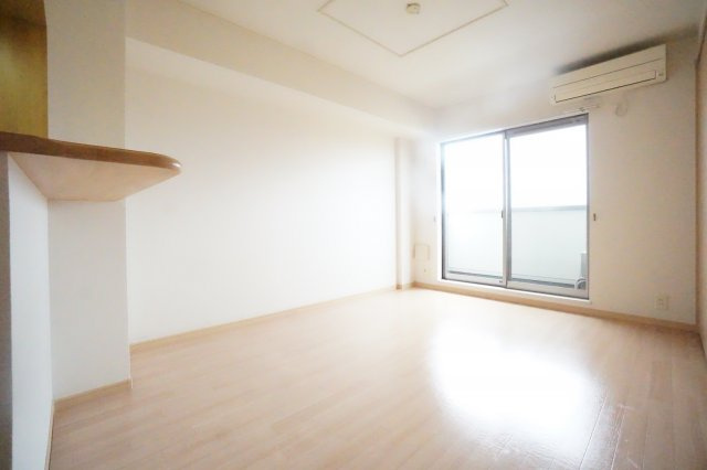 【居間・リビング】 | シンパシーイースト | ※同物件・同タイプの写真です。