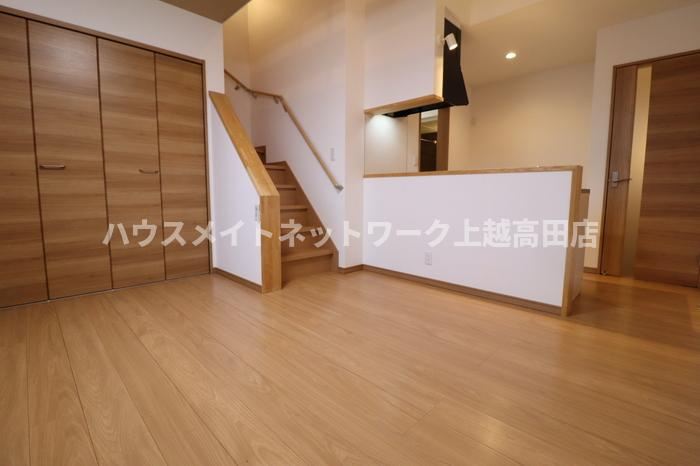 スクーデリアＵＮＯの居間・リビング|洋室10.5帖