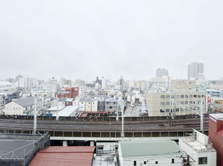 【展望】 | 眼前に広がる空の雄大さと、このお部屋の自慢の一つである「眺望」をご覧ください。毎日、この景色を独り占めできる新生活に夢が広がります。～即日のご見学可能～　お問合せはお気軽にどうぞ。