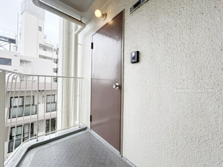 【その他共用部分】 | 皆様をお迎えする、お部屋の玄関ドア。開けやすさや開放角度、ドアノブの操作しやすさや鍵の形状などを、現地で一度ご確認ください。～即日のご見学可能～　お問合せはお気軽にどうぞ。