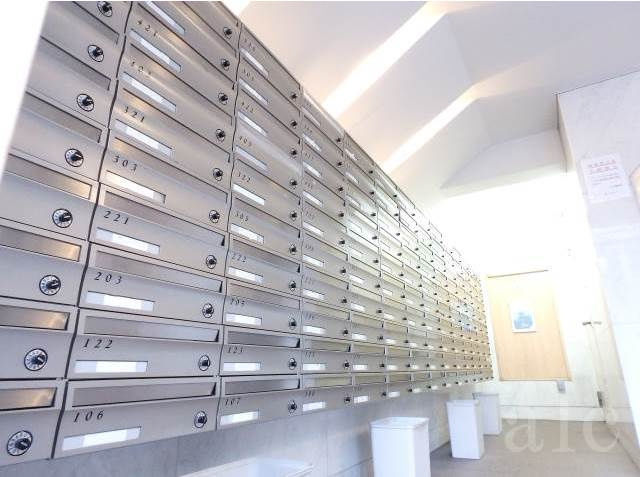 トップ明大前第3のエントランス|集合ポスト