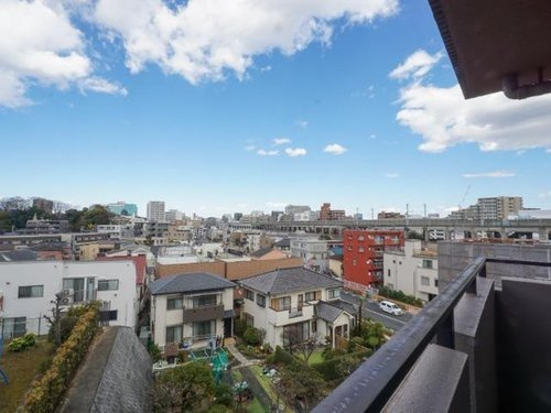 コート赤羽の展望|目の前に大きく広がる空。思わず深呼吸したくなる気持ちのよい眺望です。