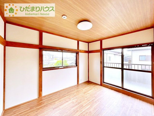 【寝室】 | 石岡市若松3丁目　中古戸建 | 大きなベッドを置いても余裕の広さの主寝室♪♪