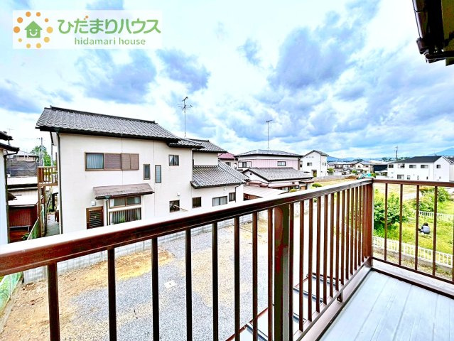 【バルコニー】 | 石岡市若松3丁目　中古戸建 | 広々としたバルコニー。お洗濯物もぜーんぶ干せちゃいます！！