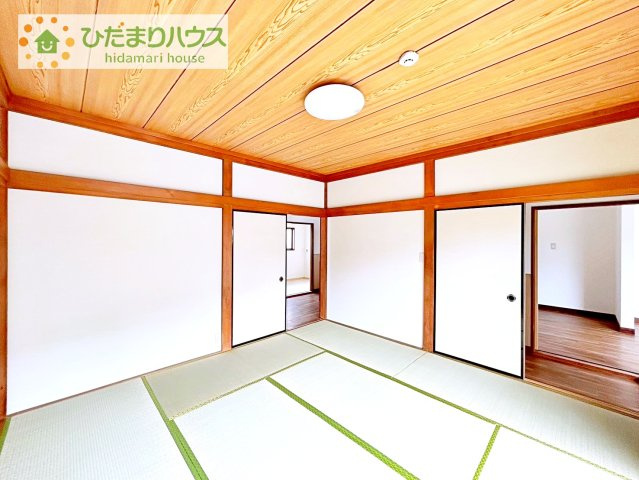 【和室】 | 石岡市若松3丁目　中古戸建 | 扉を閉じれば来客用のお部屋として。開いて広い空間を作れば、お子様の遊び部屋として使えます！