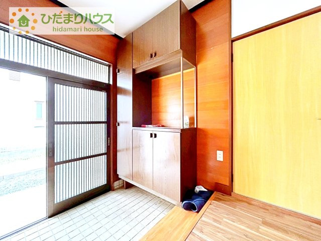 【玄関】 | 石岡市若松3丁目　中古戸建 | 大容量の収納で玄関もすっきり！！
