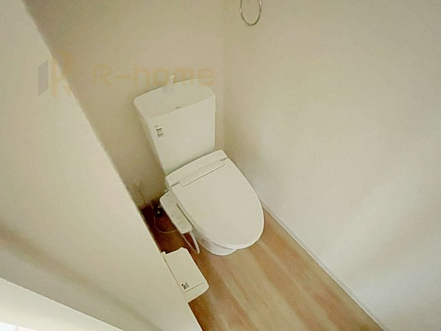 下妻市下栗1期　新築戸建て　1号棟のトイレ|温水洗浄便座付きのトイレ。