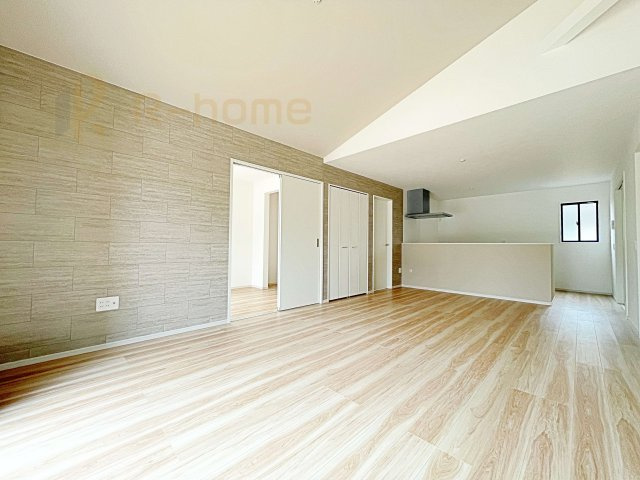 下妻市下栗1期　新築戸建て　1号棟の居間・リビング|広々としたLDK♪充分な広さがあり、ご家族でインテリアのレイアウトを考えるのも楽しみですね！